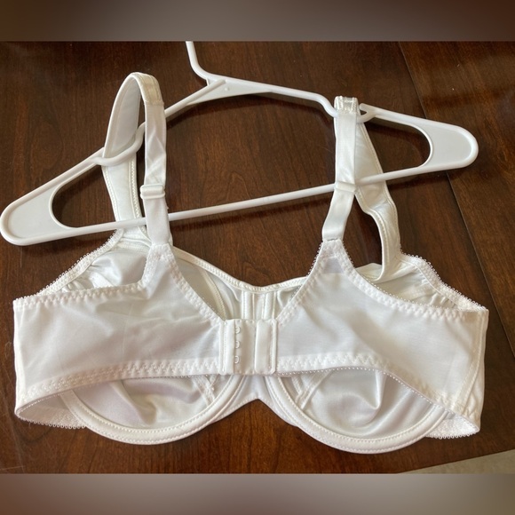 NEW BALI SATIN TRACINGS MINIMIZER WHITE SIZE 40C COMFORT STRAP UNDERWIRE - Picture 8 of 9